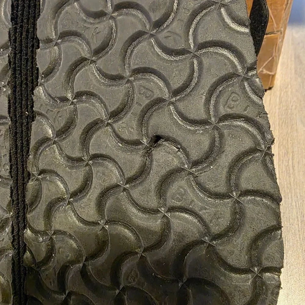 Birkenstocks Gizeh Grooved Black and Tan Platform Sandals Size 41